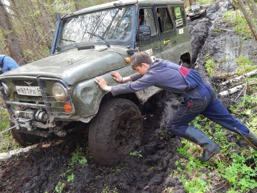Mud at the Dyatlov Pass